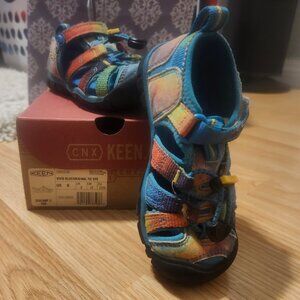 Kids keen sandals size 9